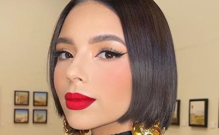 Ángela Aguilar luce increíble con jeans, crop top y blazer