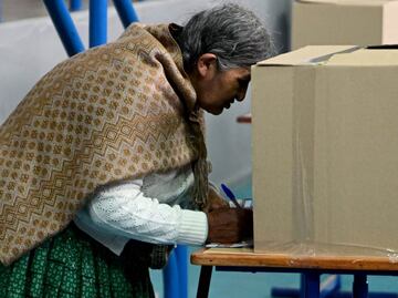 Elecciones en Bolivia: Cierran las mesas de votación y comienza cómputo; reportan jornada electoral sin incidentes