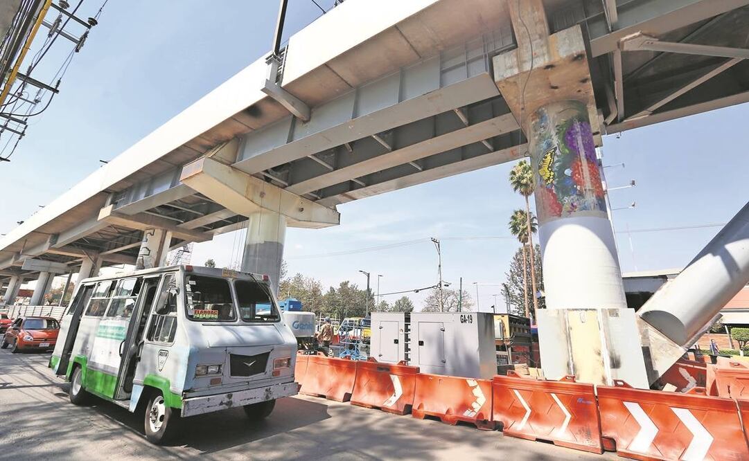 El reforzamiento de la parte elevada consistió en instalar tres trabes en lugar de dos, así como colocar puntales.