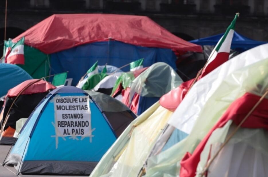 Inundaciones, baile callejero y compras navideñas, entre las fotos de la semana