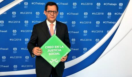 Crece participación femenina en las últimas 5 décadas: STPS