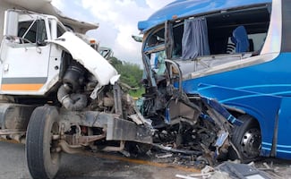 Choque entre camiones deja un muerto y 19 heridos en Mapastepec, Chiapas; tráfico se vuelve lento