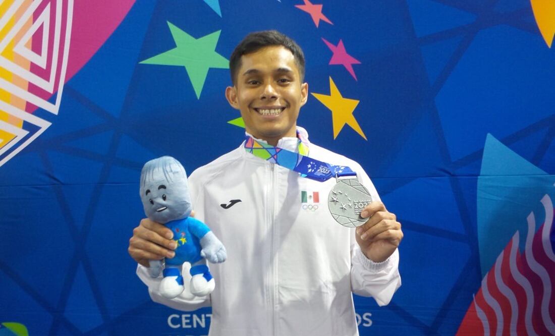 ¡OTRA MEDALLA! El mexicano Juan Barco consigue la plata en halterofilia en los Juegos Centroamericanos