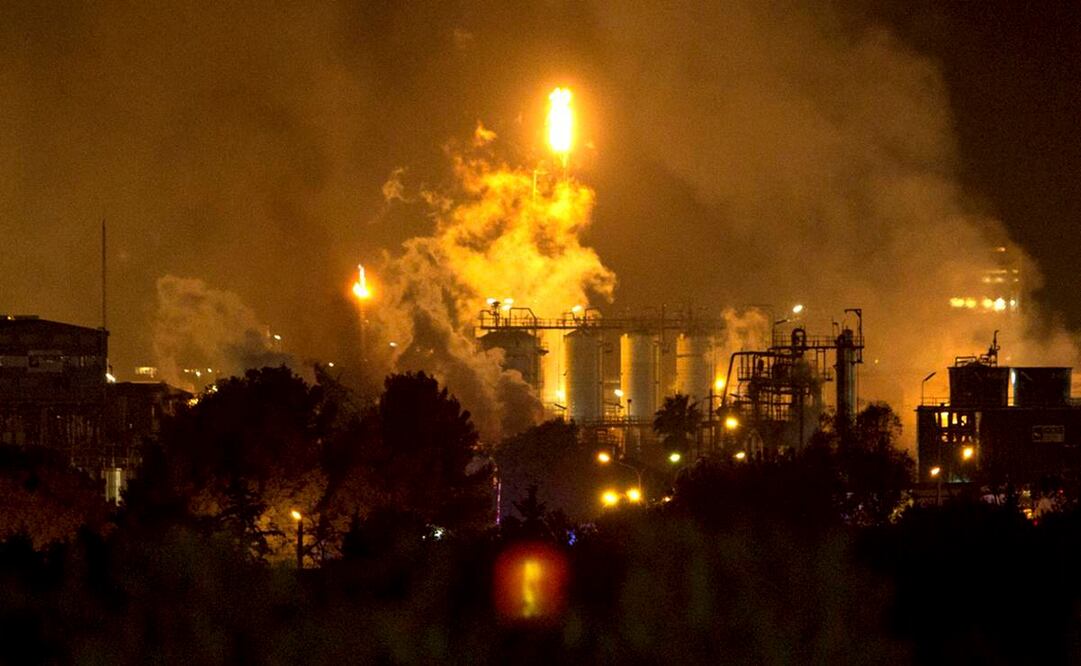Algunos residentes dijeron a la radioemisora local que la explosión se escuchó en varios kilómetros a la redonda (Foto: AP)