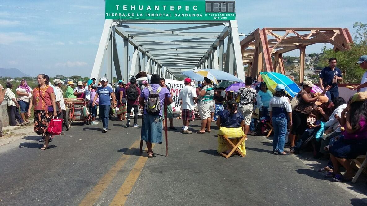 Discapacitados bloquean carretera Transístmica 