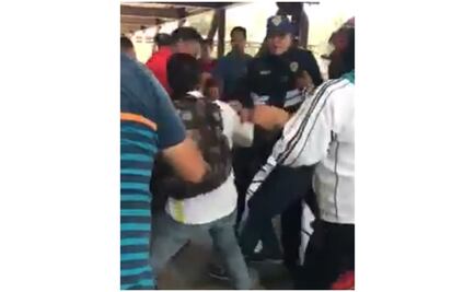 Captan en video golpiza a presunto ladrón en Aragón