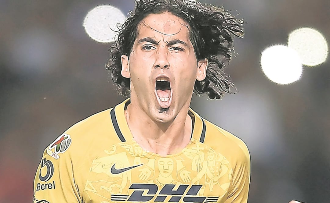 Matías Britos colaboró con una anotación en la victoria universitaria. (ETZEL ESPINOSA. IMAGO7)