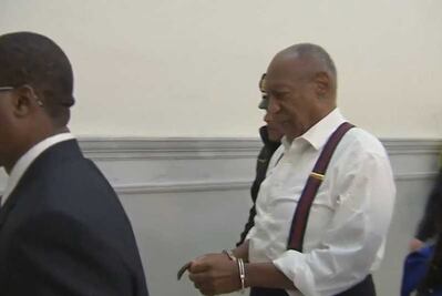  Esposado y serio, el camino de Bill Cosby a prisión