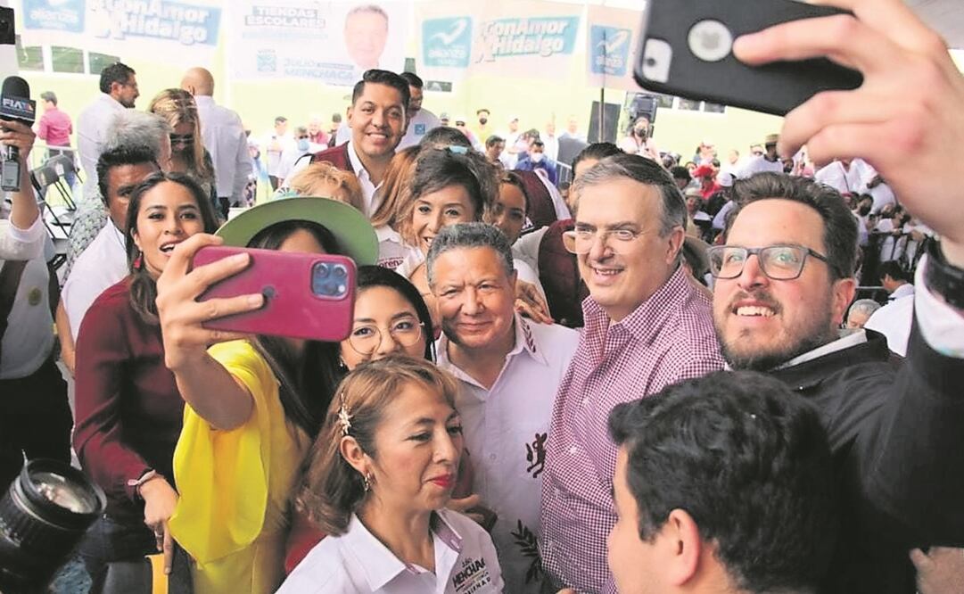 Al grito de “¡Presidente, Presidente!”, simpatizantes de Morena celebraron la asistencia del canciller Marcelo Ebrard Casaubon y corearon su nombre. Foto: Especial