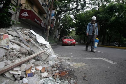 Así debes actuar en caso de sismo si estás en el auto