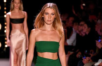 Bella Hadid estrena corte de pelo y se une a la tendencia del momento