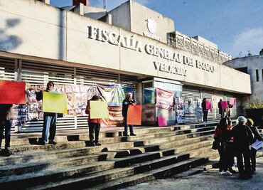 Colectivos de desaparecidos toman fiscalías en Veracruz