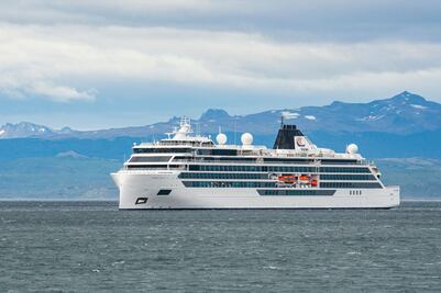 Pareja relata cómo impactó la ola gigante que mató a una turista en el crucero Viking Polaris