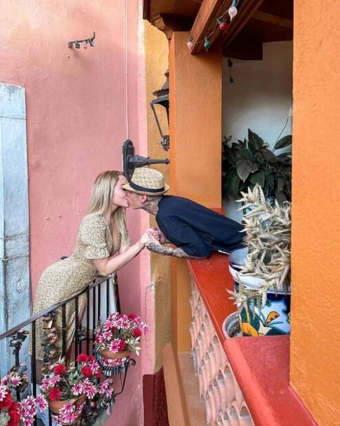 Santa Fe Klan debuta como papá a los 22 años; enternece con canción para su hijo