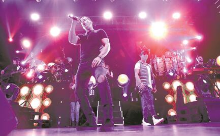 Yahir ofrece fabuloso concierto entre amigos y seguidores