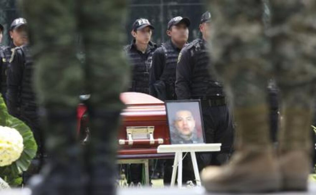 ​Despiden a policía que murió durante enfrentamiento en Toluca