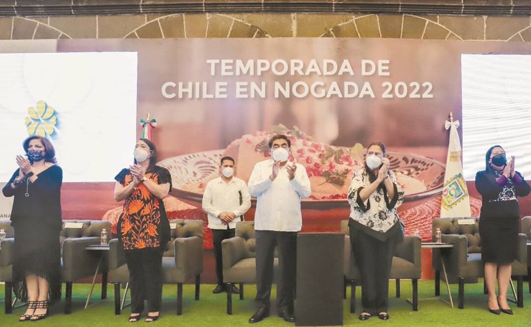 El gobernador Miguel Barbosa Huerta presidió el arranque de la temporada de chiles en nogada en San Pedro Museo de Arte. Foto: Especial.
