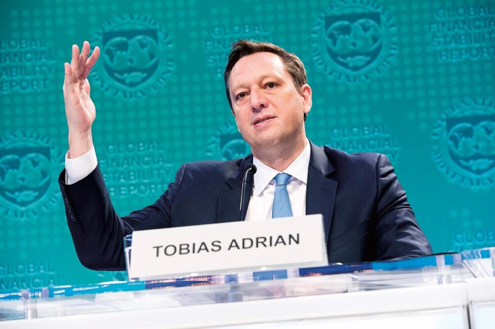 Tobias Adrian, consejero del FMI, dice que uno de los beneficios potenciales de las monedas virtuales es reducir los costos en pagos internacionales (CORTESÍA)