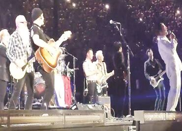 Tras el terror, Eagles of Death Metal toca con U2