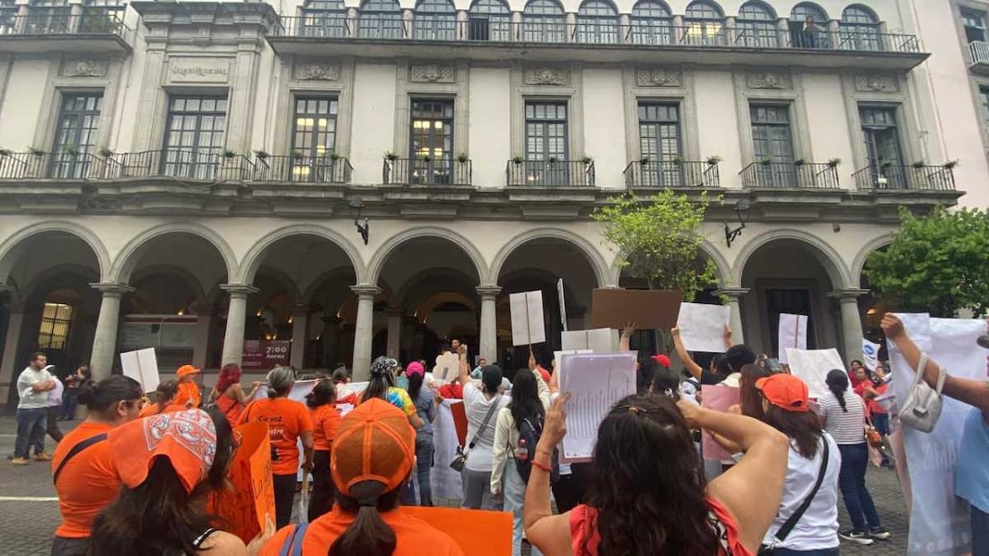 Los inconformes acusaron que el Centro de Salud Animal carece de materiales e insumos, además del cobro en consultas para animales en situación de calle. Fotos: Especiales.