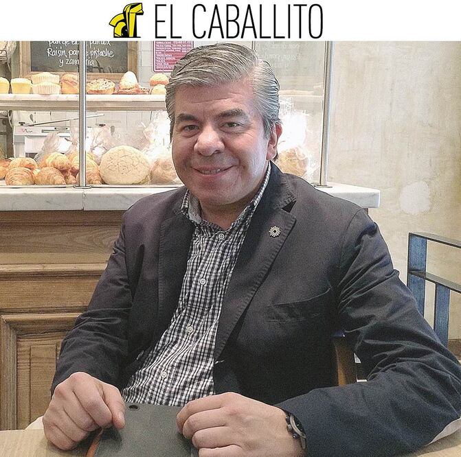 Deshojan la margarita amarilla