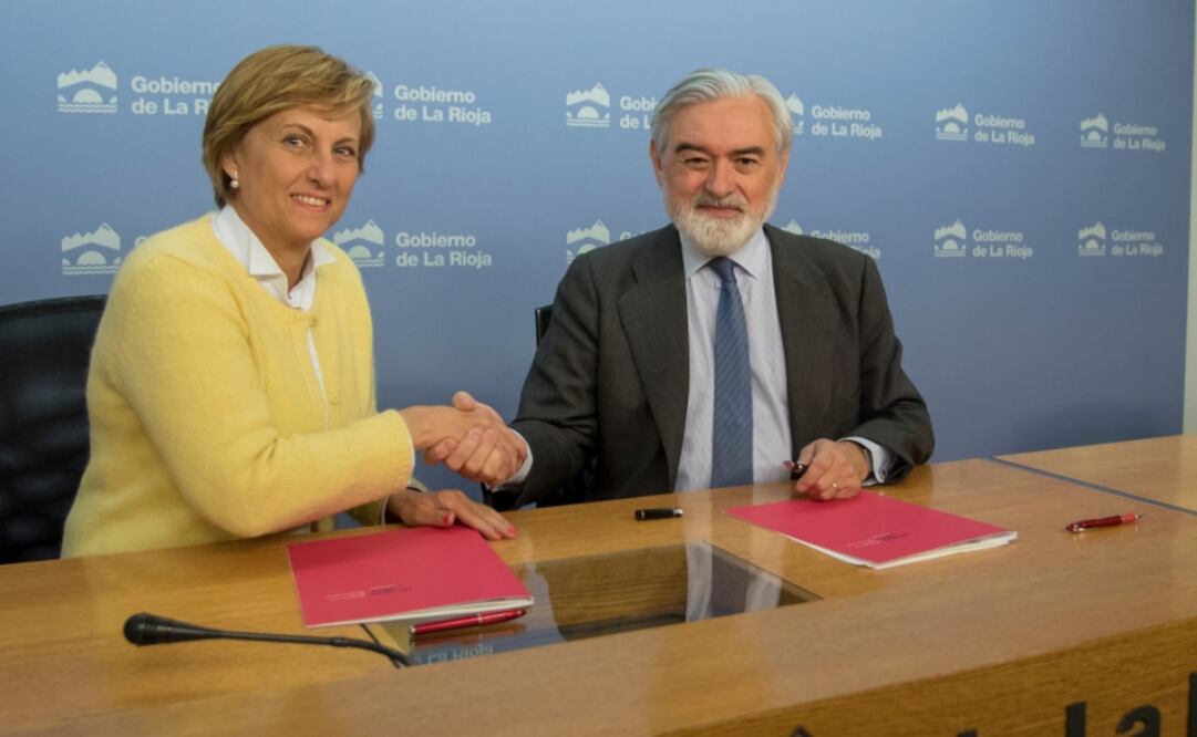 La RAE y la Fundación San Millán de la Cogolla renovaron un convenio para el desarrollo de este nuevo diccionario. Foto: Twitter / RAE