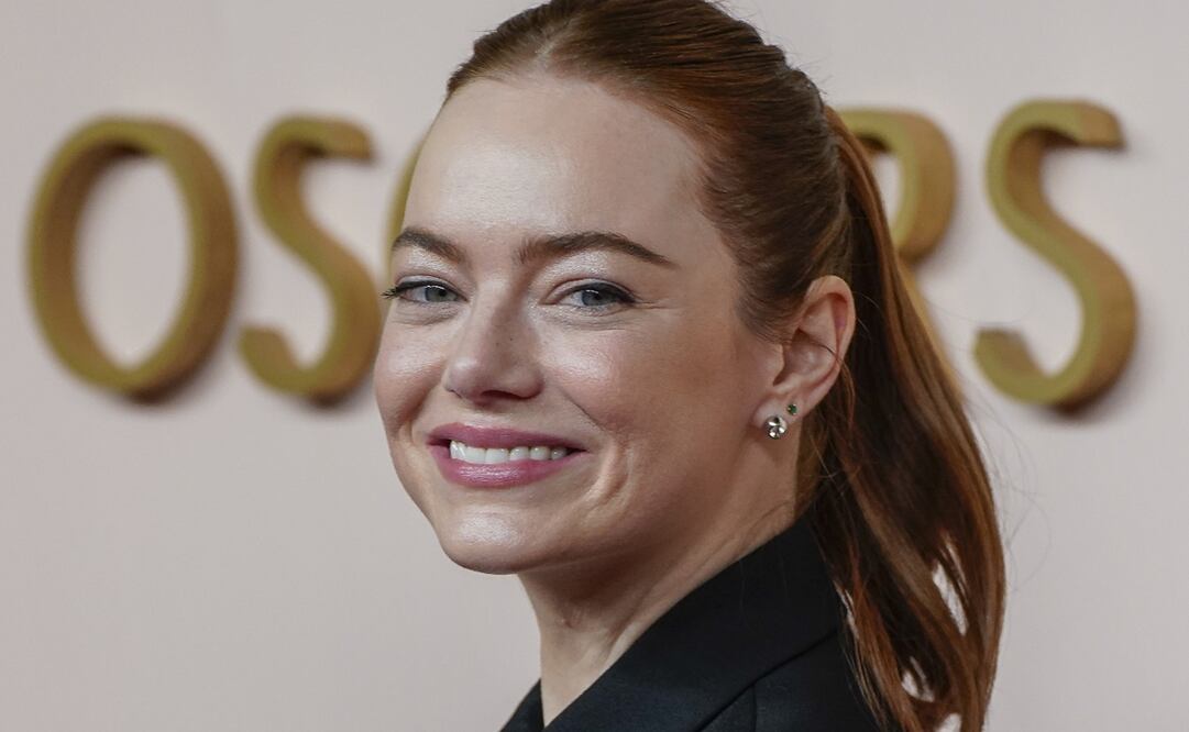 Emma Stone llega al almuerzo de nominados al Oscar de la 96a edición de los Premios de la Academia que se llevaron a cabo en el Hotel Beverly Hilton en Beverly Hills. La actriz esta nominada al Oscar por "Pobres criaturas". Foto: Jordan Strauss/Invision/AP.