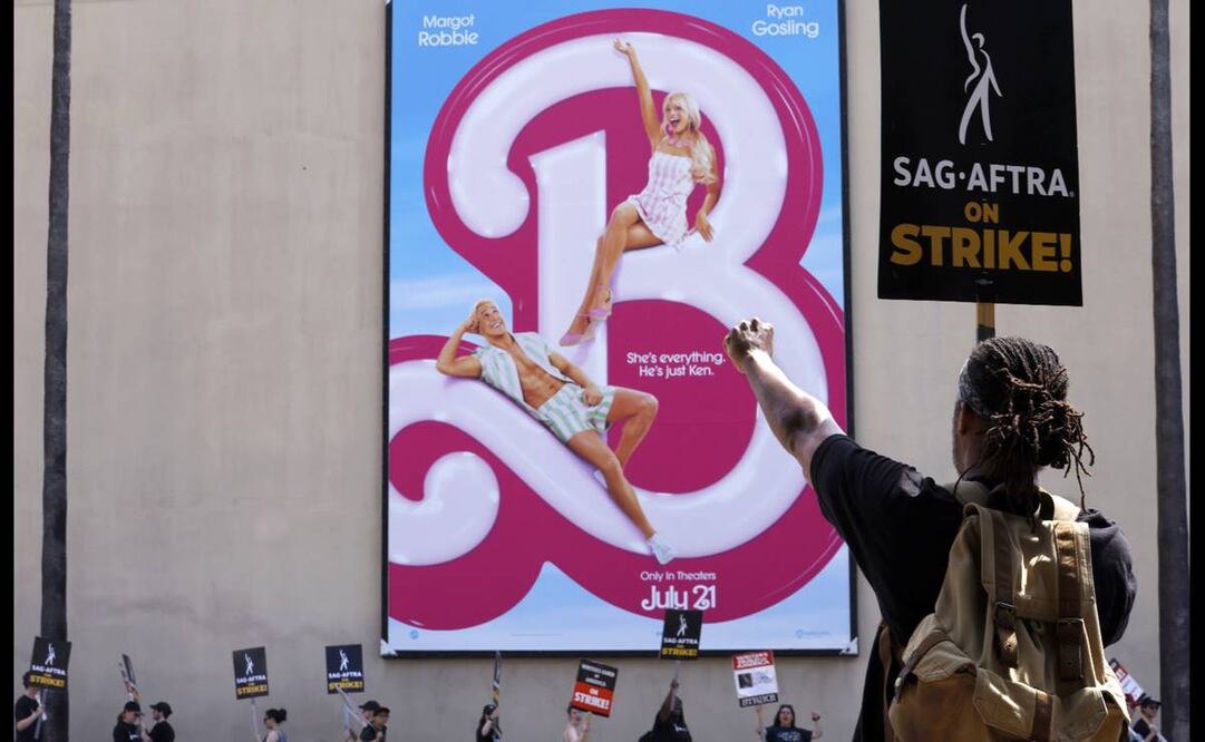 Los actores exigen regulación de la inteligencia artificial (IA), remuneraciones más altas en las compensaciones que reciben los artistas cada vez que un servicio de “streaming” vende los derechos de una producción a un nuevo mercado, así como aumentos en los salarios mínimos, entre otras demandas.. Foto: EFE.