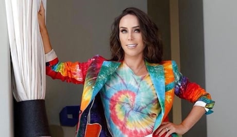 Inés Gómez Mont se sube a la tendencia tie-dye con un look de 30 mil pesos