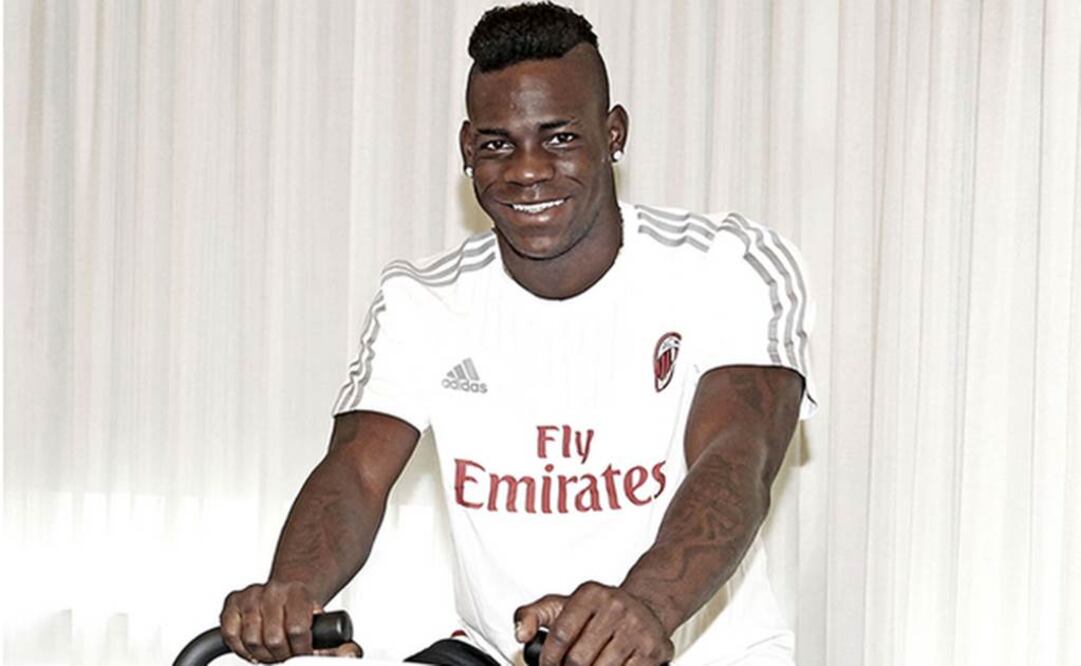 Mario durante sus exámenes físicos. Tomada de: @acmilan