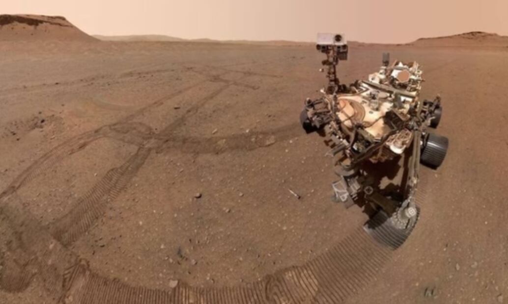 El rover Perseverance de la NASA se toma una selfi en la zona del cráter Jezero