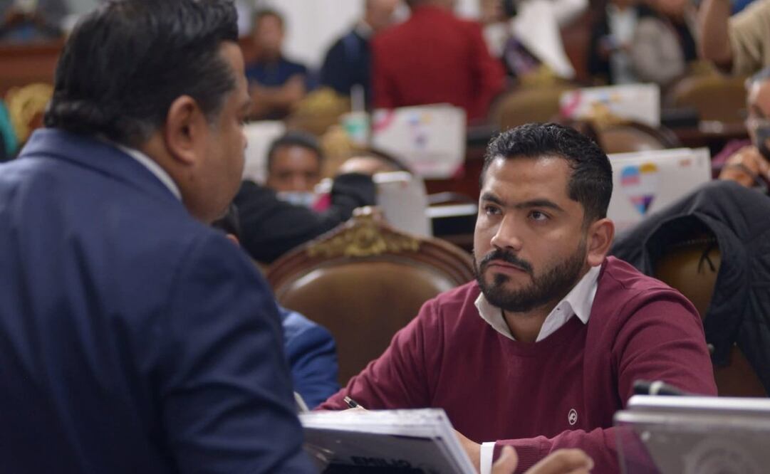 El presidente de la Comisión de Vivienda del Congreso de la Ciudad de México, Emilio Guijosa, celebró la publicación, en la Gaceta Oficial, de una reforma que prohíbe negar y restringir el derecho a la vivienda a familias con niños y mascotas.
Foto: Especial.