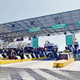 Vinculan a proceso a 9 docentes por desmanes