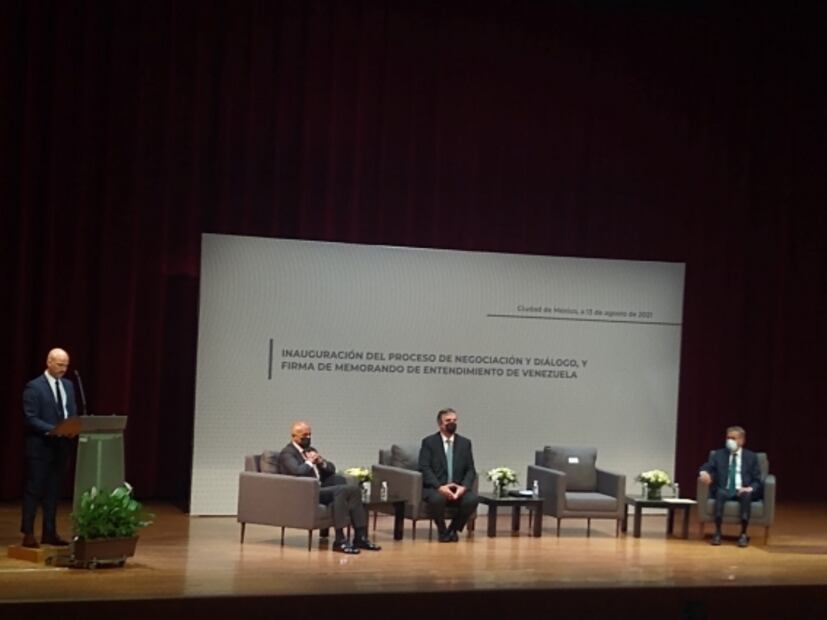 Gobierno y oposición de Venezuela firman acuerdo para inicio de diálogo