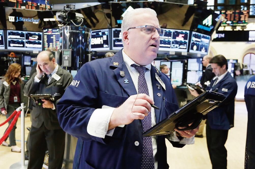 La bolsa de valores de Nueva York culminó ayer con pérdidas generalizadas (RICHARD DREW. AP)