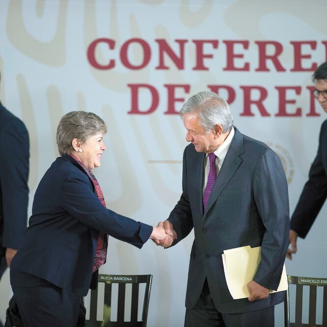 Alicia Bárcena y Andrés Manuel López Obrador 