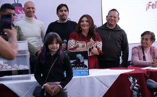 Clara Brugada encabeza entrega de cobijas y juguetes en Iztapalapa; celebran fin de año con familias