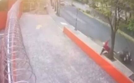 Motociclista muere tras derrapar y estamparse contra un árbol en Álvaro Obregón