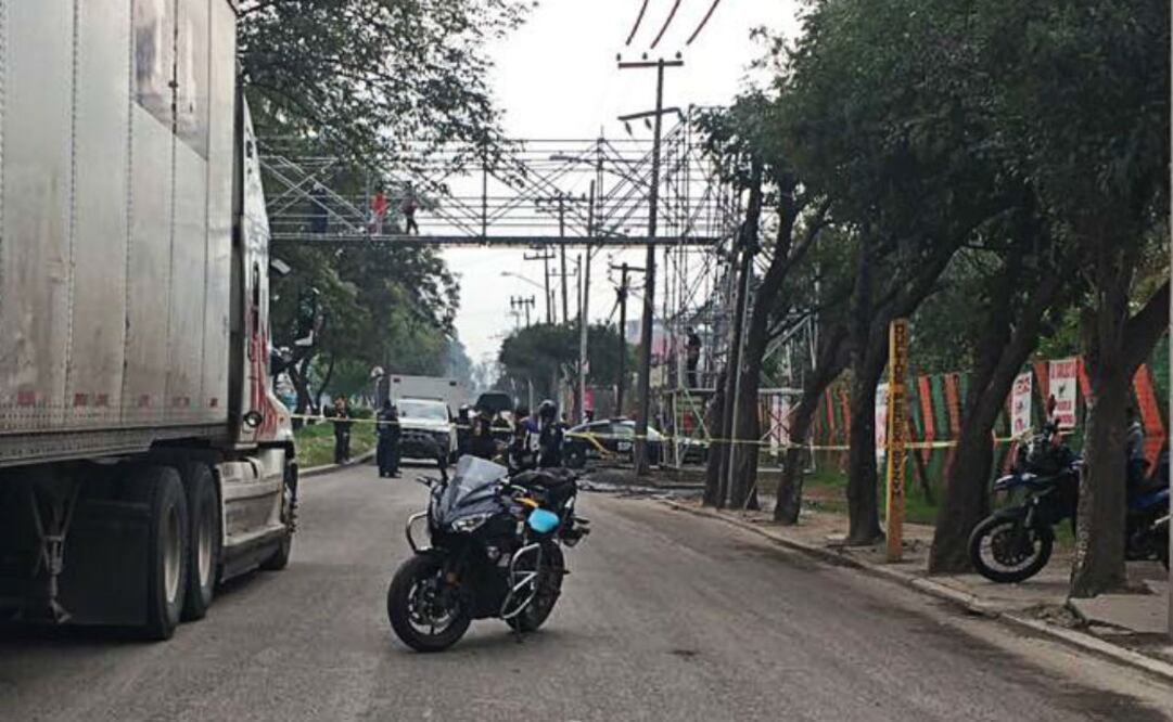 Usuarios de redes sociales recriminaron que las autoridades no atienden los baches en la ciudad. FOTO: ESPECIAL