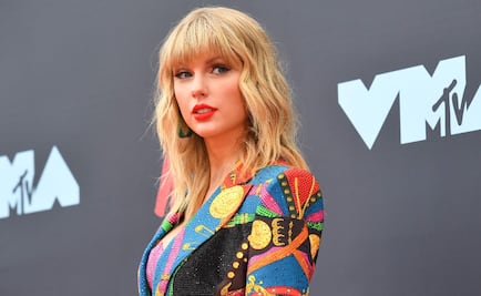 John Travolta confunde a una drag queen con Taylor Swift 