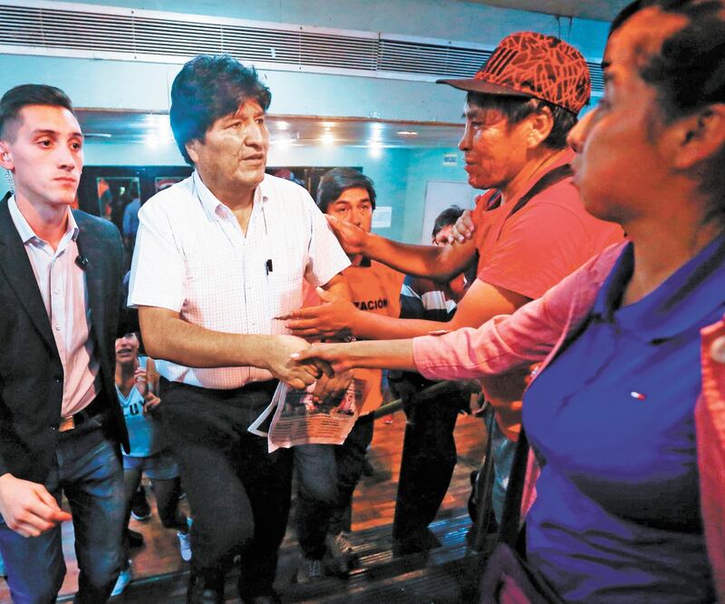 El expresidente de Bolivia Evo Morales se reunió con simpatizantes en Buenos Aires para dar a conocer a los aspirantes de los comicios del 3 de mayo. JUAN IGNACIO RONCORONI. EFE