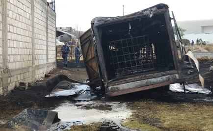Explota camioneta con combustible robado en Pachuca