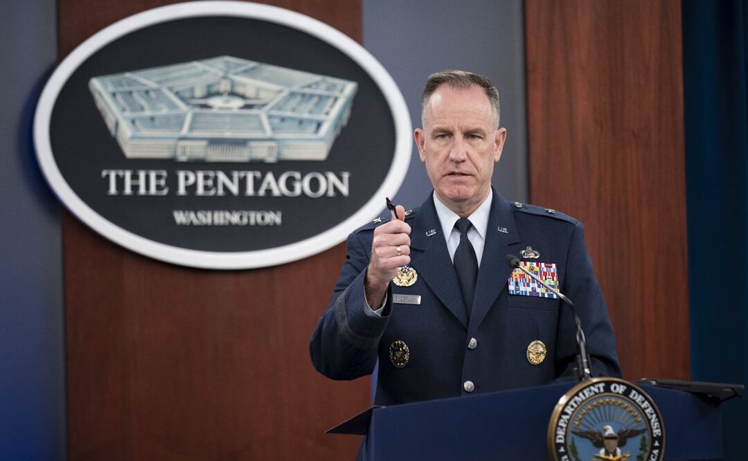 El portavoz del Pentágono, el general de brigada de la Fuerza Aérea Patrick Ryder, durante una conferencia de prensa. FOTO: AP