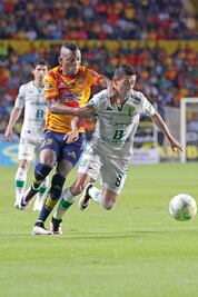 León presiona a Monarcas con igualada