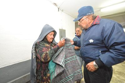 Auxilian a población vulnerable por frío en Reynosa