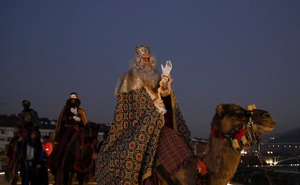 Tractor de cabalgata de Reyes Magos arrolla a cinco personas en España; hay un muerto