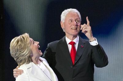 Bill Clinton asume rol como esposo de la candidata