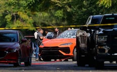 Así quedó el Lamborghini tras el tiroteo en Zapopan; peritos recogen decenas de casquillos