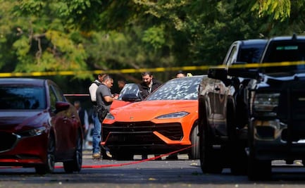 Así quedó el Lamborghini tras el tiroteo en Zapopan; peritos recogen decenas de casquillos