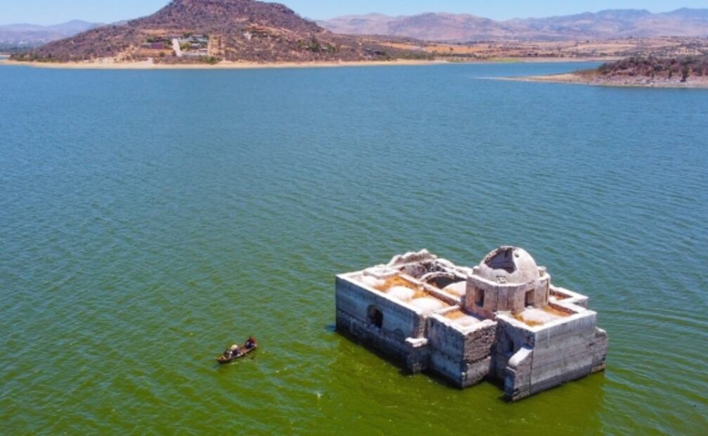 Sequía deja al descubierto antigua iglesia en Guanajuato